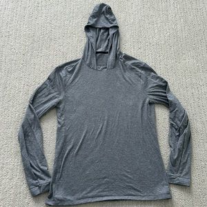 Men’s size medium metal vent hooded long sleeve shirt